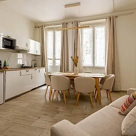 Reva Aparthotel 4*