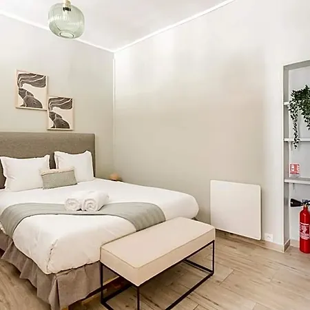 Reva Aparthotel 4*