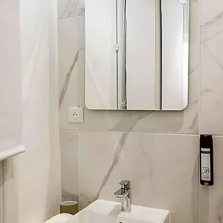 Reva Aparthotel 4*