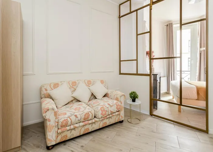Reva Aparthotel 4*